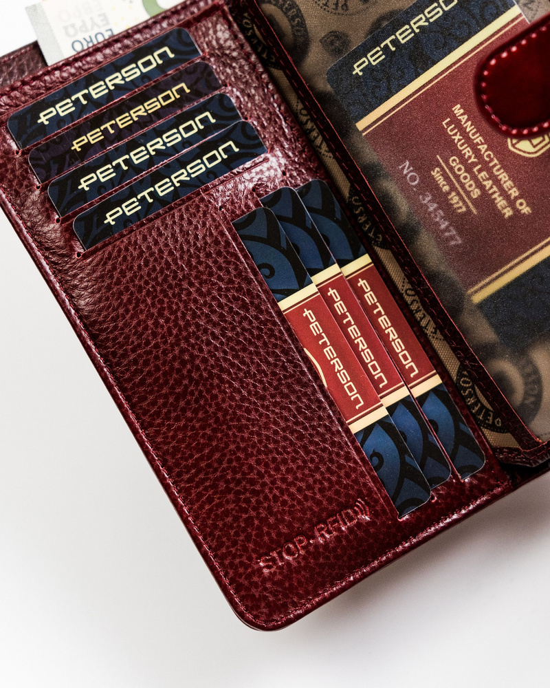 Lakierowany portfel damski na karty RFID - Peterson - obrazek 10