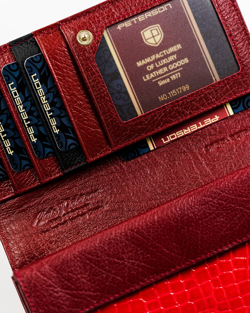 Lakierowany portfel z elegancki wzorem croco - Peterson - obrazek 5