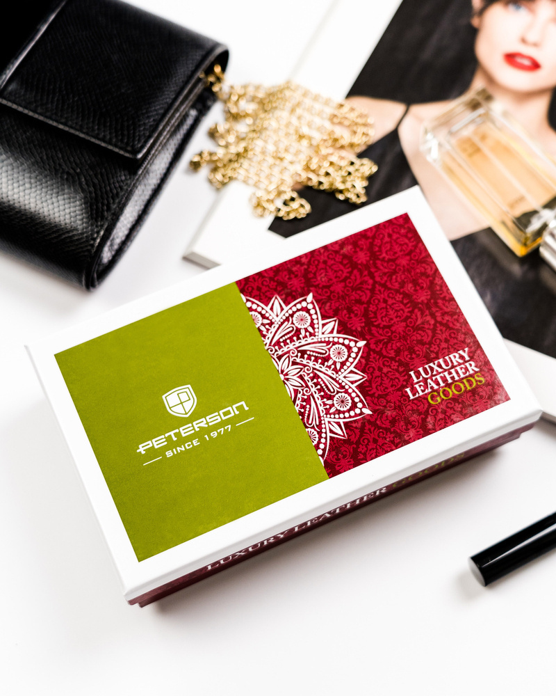 Lakierowany portfel z elegancki wzorem croco - Peterson - obrazek 11