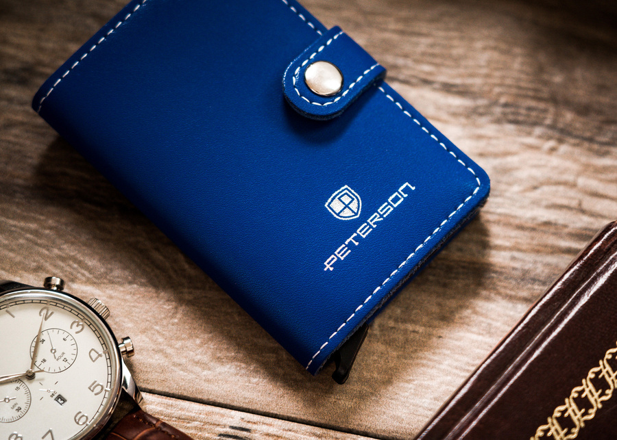 Skórzane etui z podajnikiem na karty i wizytówki - Peterson - obrazek 3