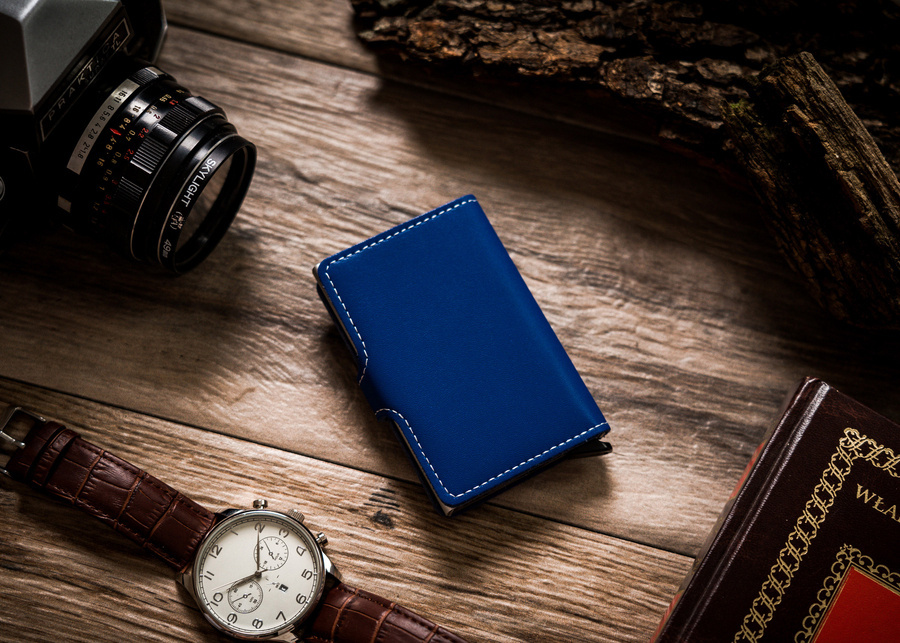 Skórzane etui z podajnikiem na karty i wizytówki - Peterson - obrazek 4