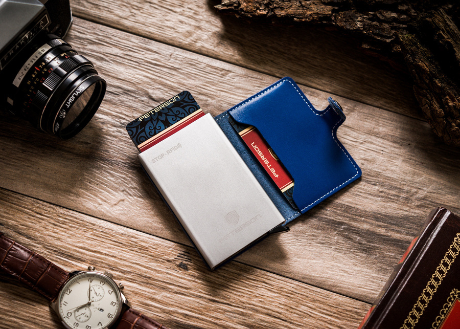 Skórzane etui z podajnikiem na karty i wizytówki - Peterson - obrazek 5
