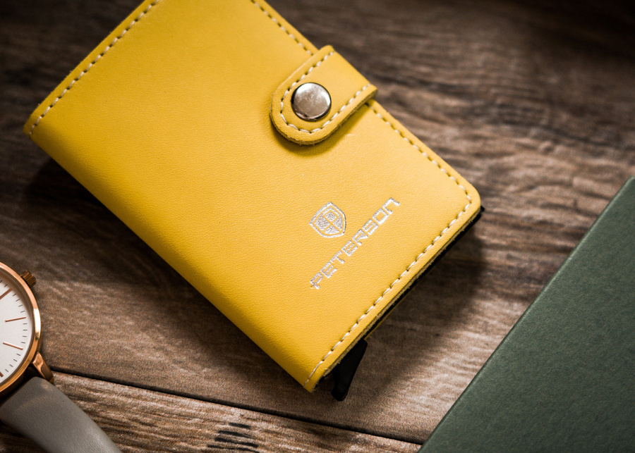 Skórzane etui z podajnikiem na karty i wizytówki - Peterson - obrazek 3