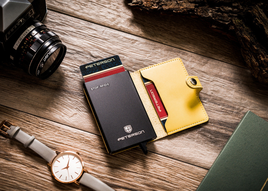 Skórzane etui z podajnikiem na karty i wizytówki - Peterson - obrazek 4