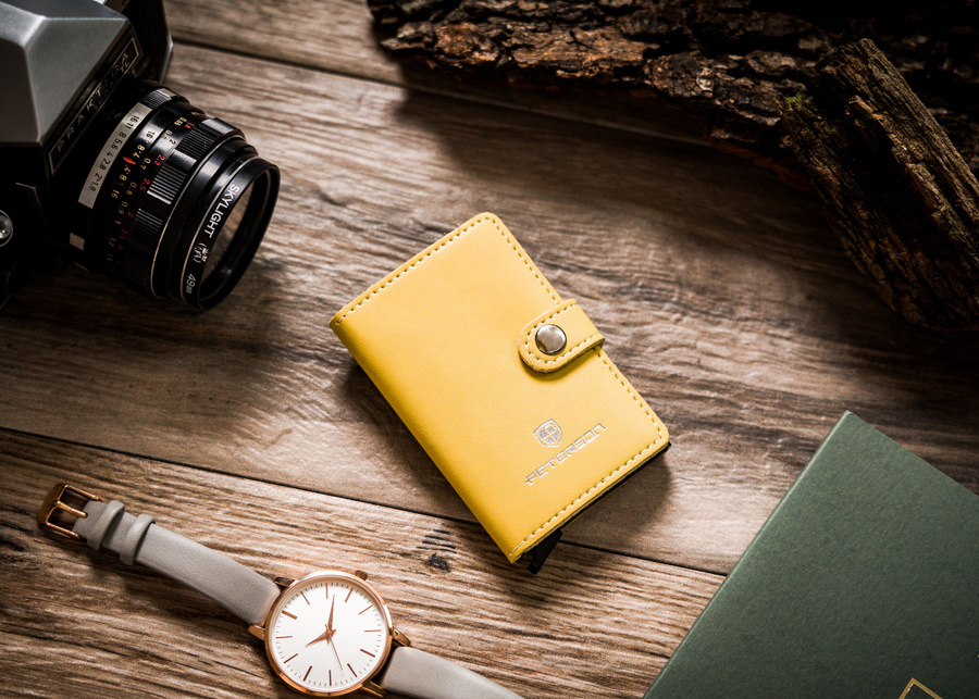 Skórzane etui z podajnikiem na karty i wizytówki - Peterson - obrazek 2