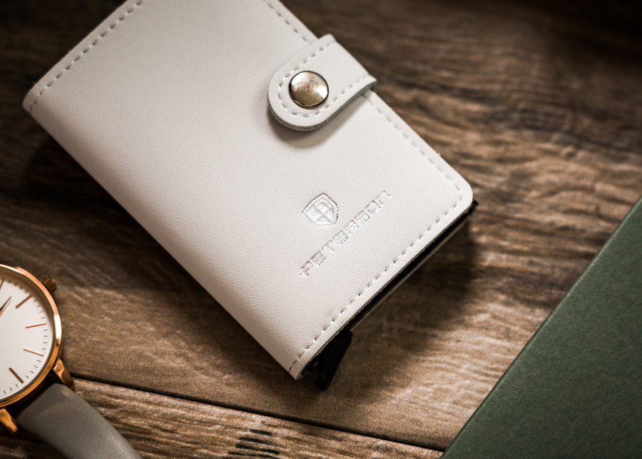 Skórzane etui z podajnikiem na karty i wizytówki - Peterson - obrazek 3