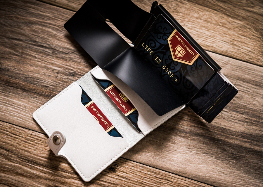 Skórzane etui z podajnikiem na karty i wizytówki - Peterson - obrazek 7