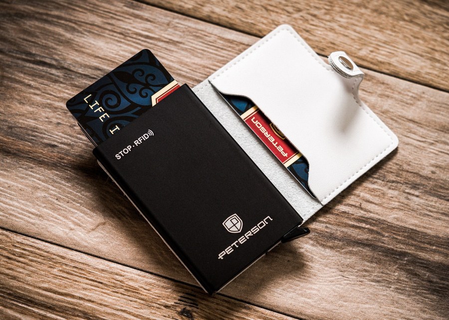 Skórzane etui z podajnikiem na karty i wizytówki - Peterson - obrazek 6