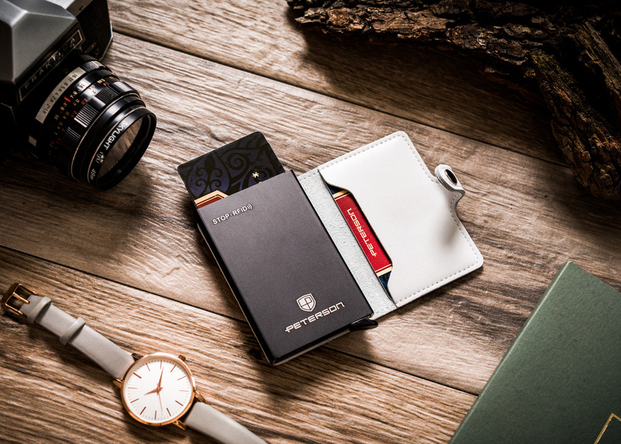 Skórzane etui z podajnikiem na karty i wizytówki - Peterson - obrazek 5